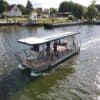 Elektrisches Fahrgastboot / Charterboot auf Fahrt der Havel